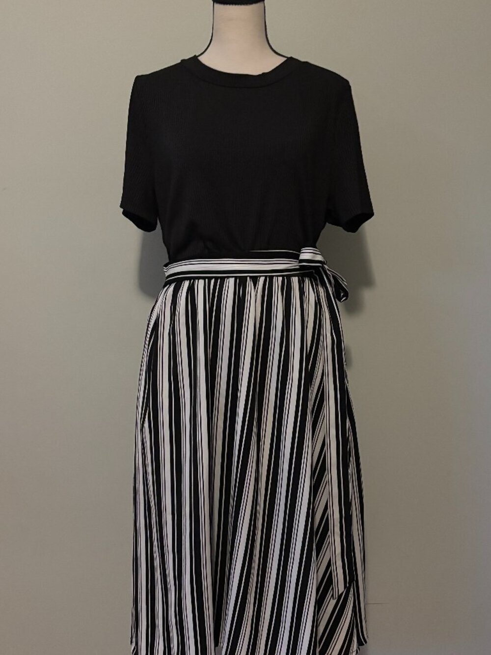 Zattcas Black White Striped Colorblock Midi Dress Tie Waist Size XL Like New